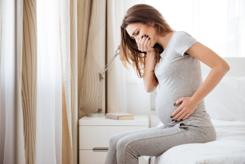 Gravid kvinne med svangerskapskvalme